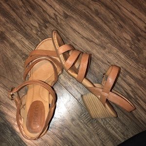 Born leather sandals size 7